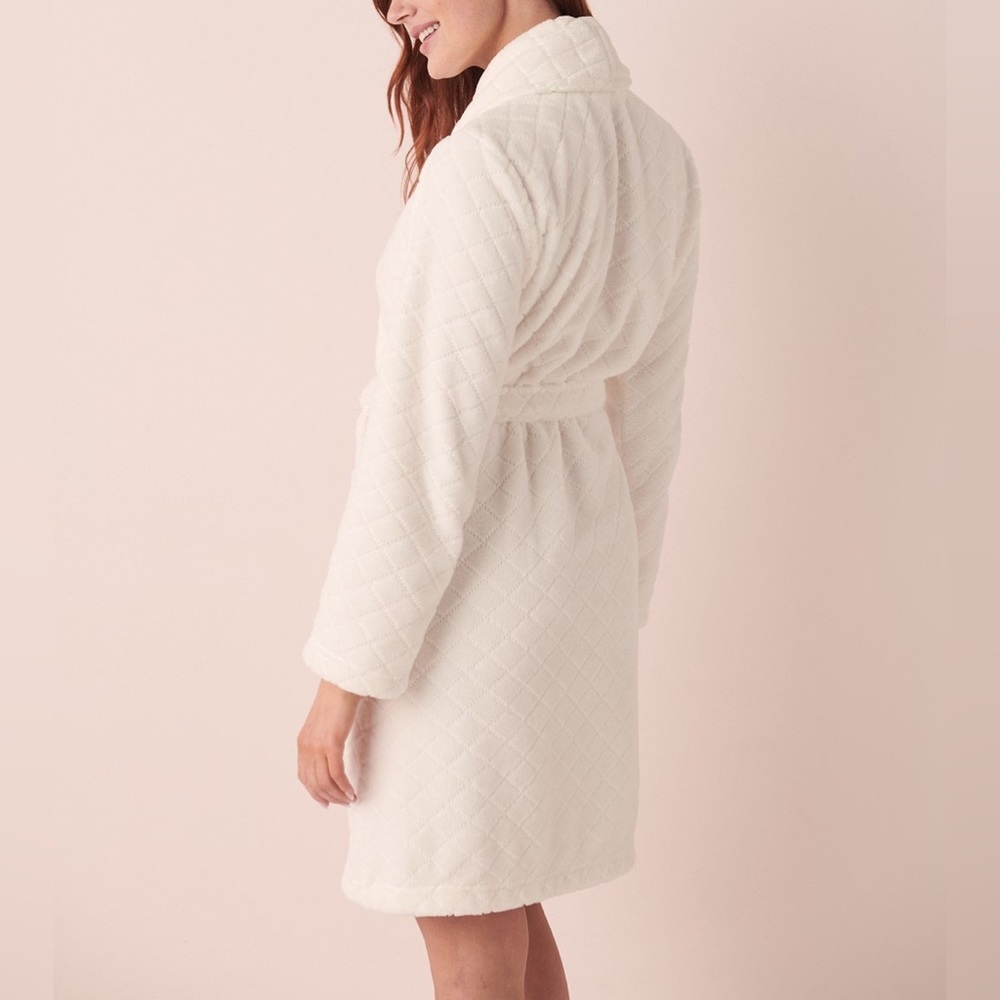 EUC Soft Plush Robe white LA VIE EN ROSE - SIZE SMALL